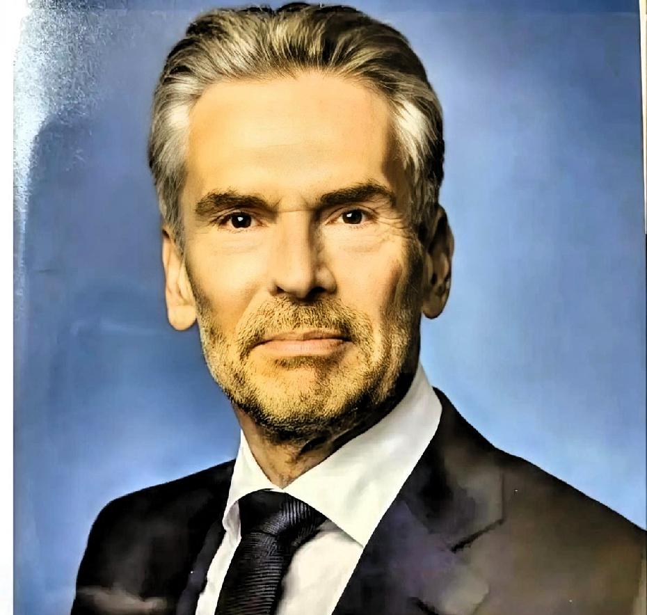 翻脸不认人！ASML又放狠话，中国芯片反而越逼越强！最近荷兰光刻机巨头ASM