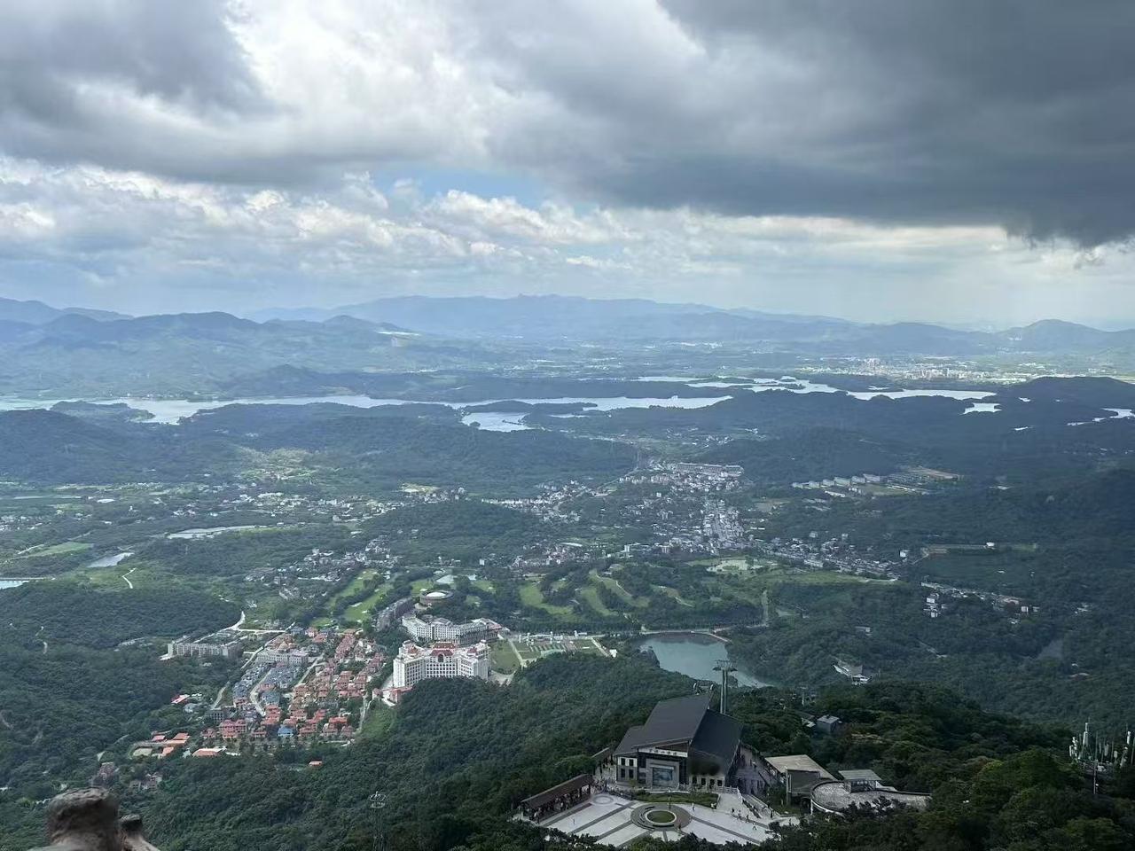 53岁走投无路了堂哥今年53岁，他这么多年一直跟私人老板工作20多年了，今年他