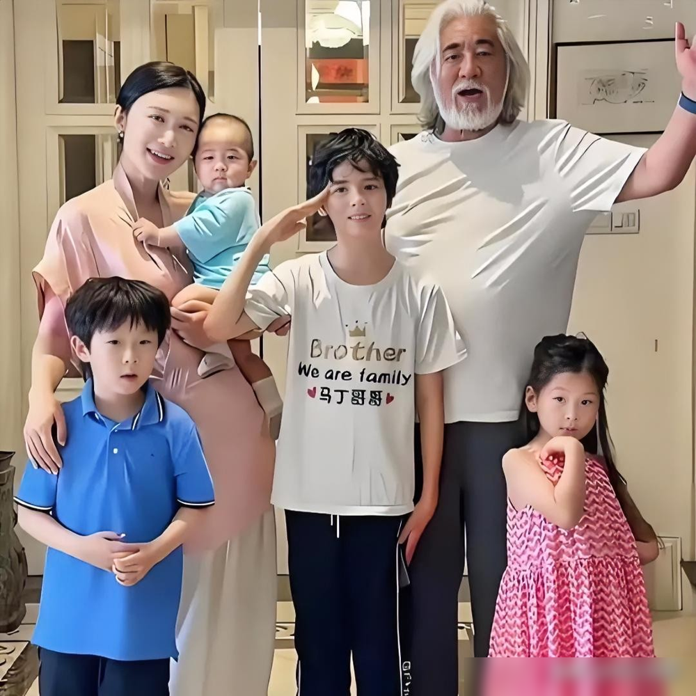 75岁的张纪中，竟然还要生第五胎？他老婆杜星霖还说，想延续越生越聪明的香火。很多人觉得不可思议，老爷