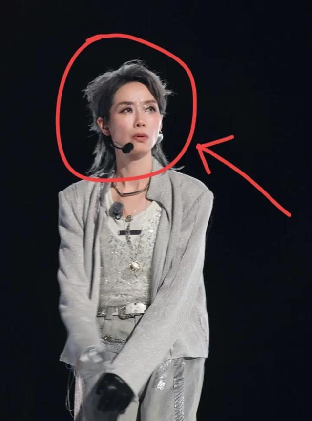 叶童，你真的别再唱跳了！房琪当初说：害怕你精力不够，结果这次你和李斯丹妮的唱