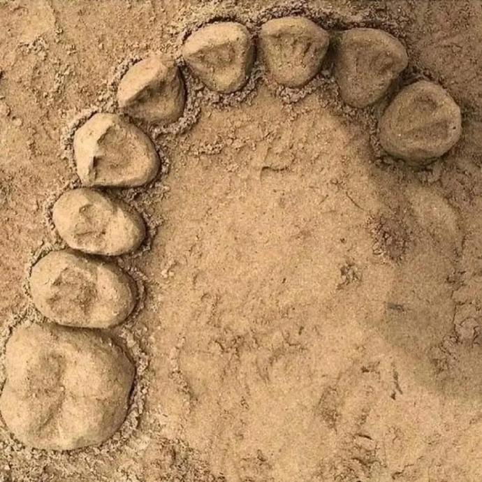 口腔医学生玩沙子还挺专业