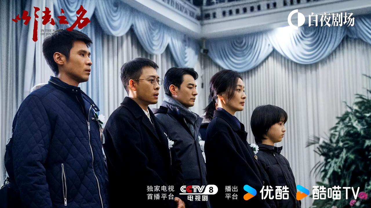 《以法之名》真的把一个被窝睡不出两种人诠释的淋漓尽致！剧中三对夫妻:李人俊与