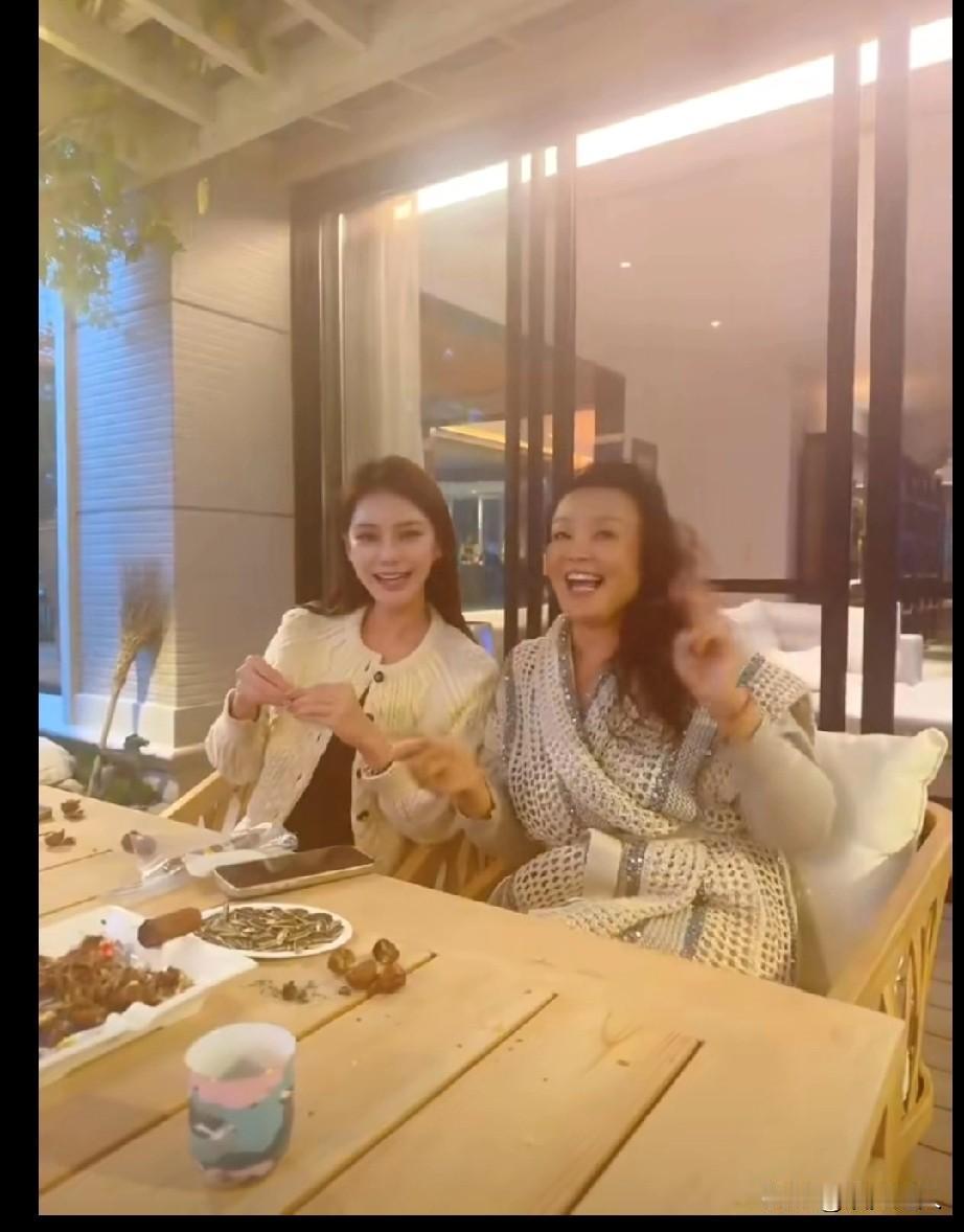 张兰这婆婆太明智了！儿媳要在湾湾坐月子还打算产后直播赚奶粉钱，她不指手画脚，只说