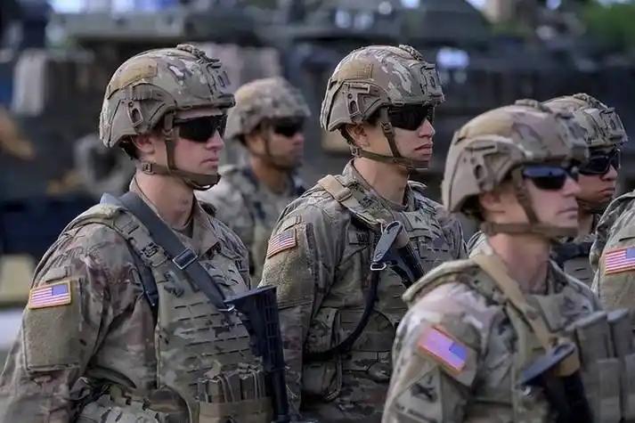 美军没有政委，是怎么做到文官治军的？其实美国军队的本质就是宋军化。说白了，就是抓