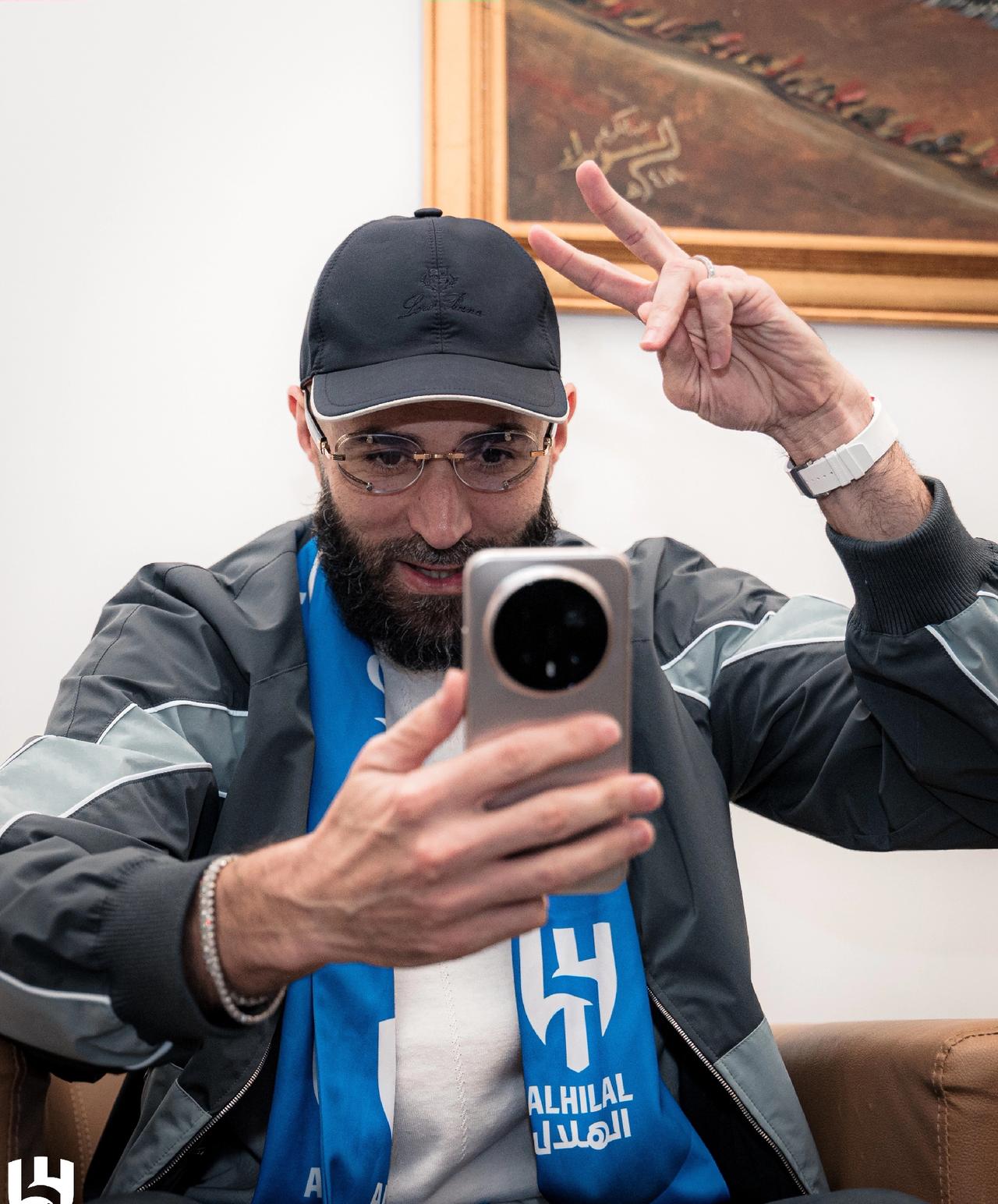 欧洲转会新闻发布会！★降一半！本泽马在利雅得新月6个月的薪水为2500万欧元