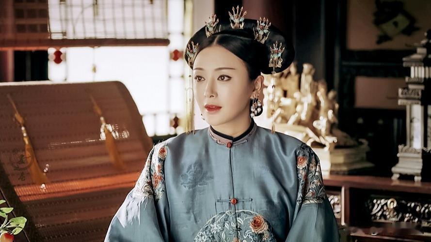 1757年，乾隆南巡经山东境内，听闻有美人名唤珠儿，有心召幸又顾忌皇后。内侍揣摩