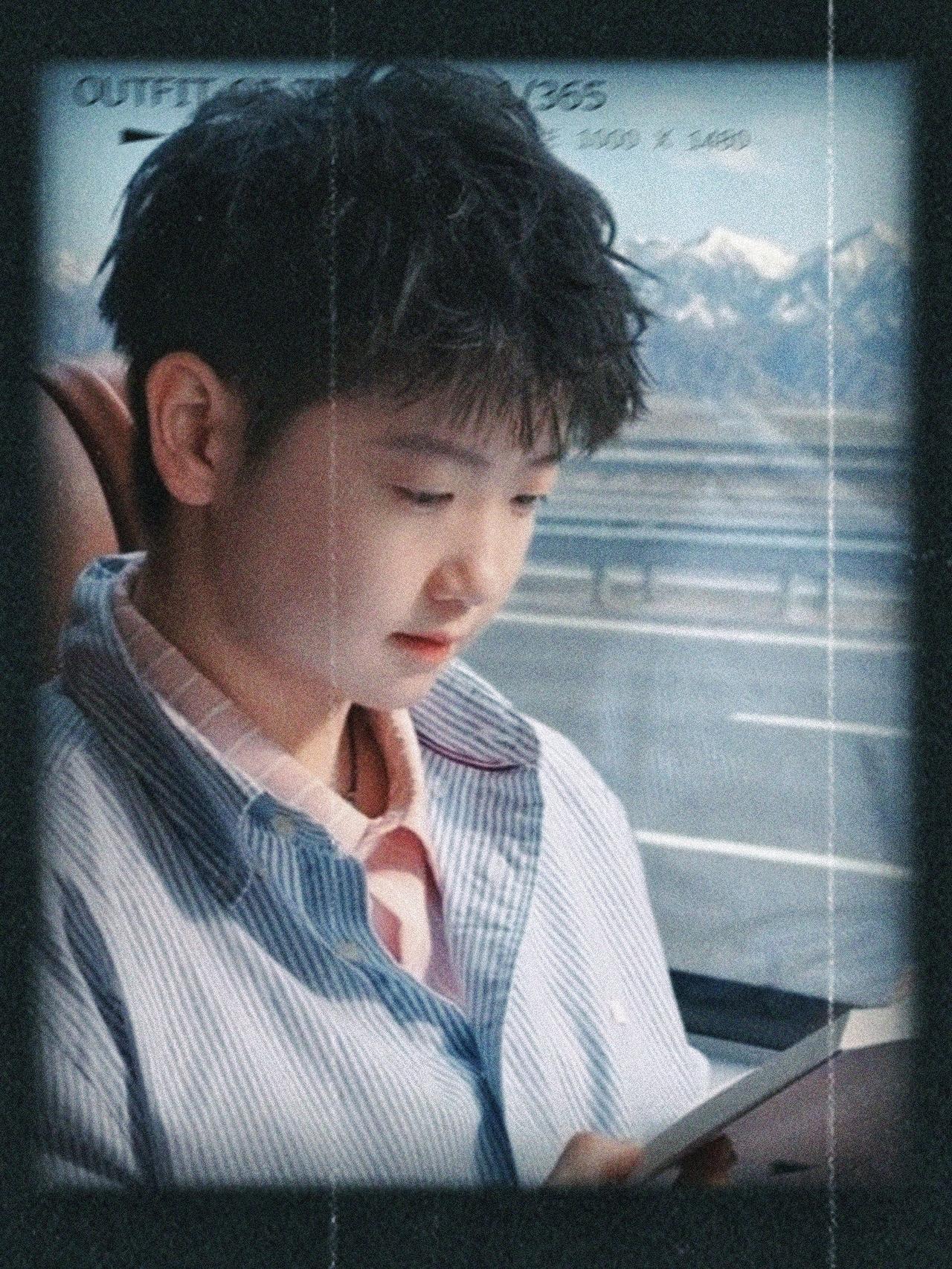 孙颖莎：人生自传，由自己执笔开篇赛场之上，她以挥拍回应每一份热爱；赛场之外，