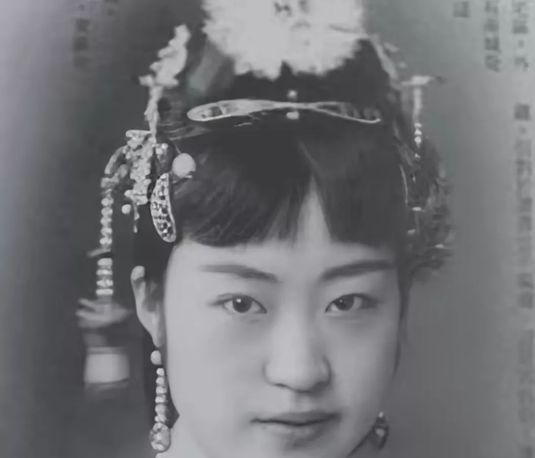 张学良的一生有11个情妇，90岁那年，他回首往事时，却咬牙切齿地说：“我此生最喜