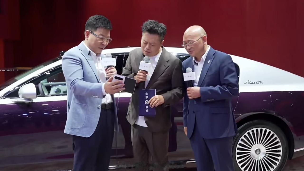 太尊了！4月26日华为余承东首曝鸿蒙智行200万元新车，预计在6月底亮相。在