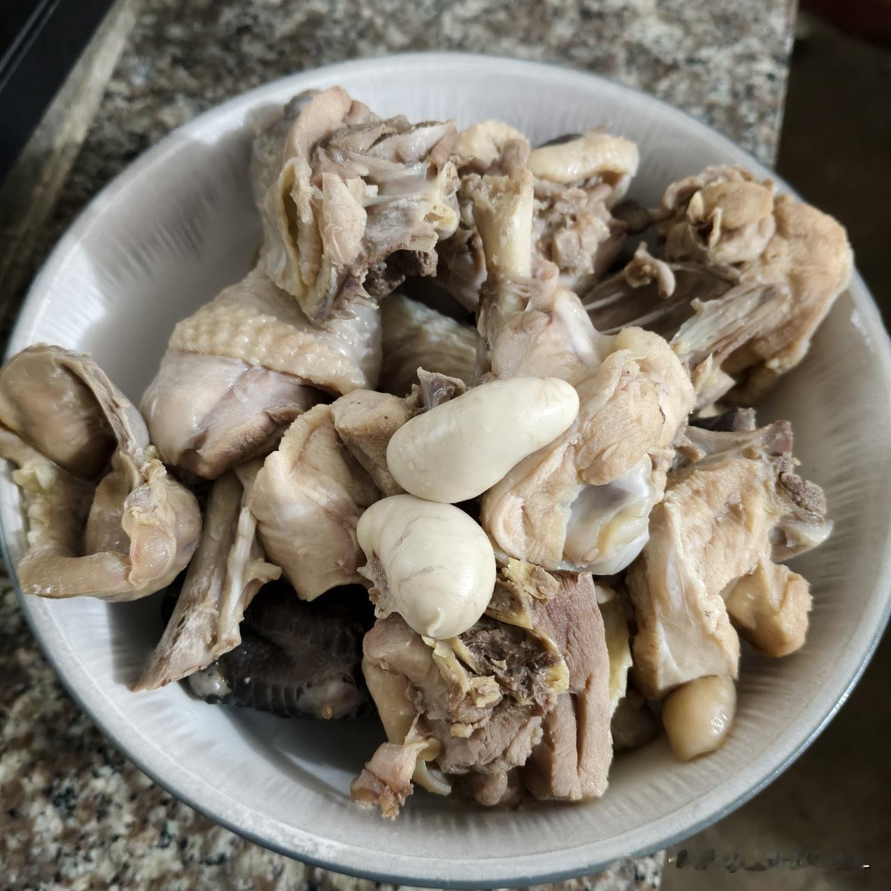 突然接到婆婆从家里打来的电话！她说一个人在老家太无聊了，玩得好的老太太一个去城里