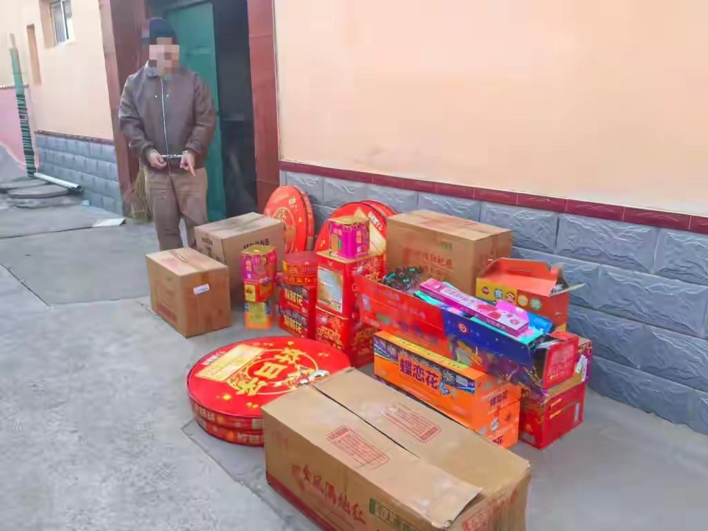惊天大案！青岛李沧区藏400箱“移动炸弹”，抖音网红直播卖烟花，圆通快递竟敢收？