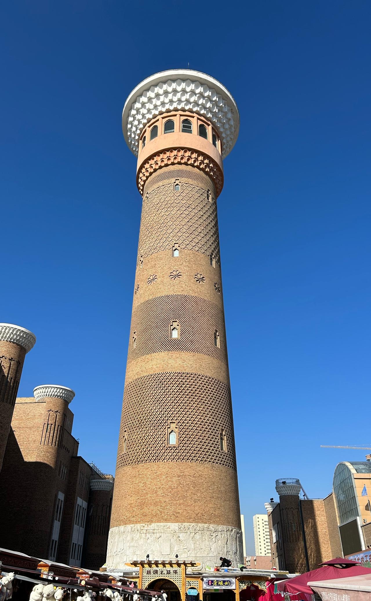 一定要远离独来独往的人，这样的人不是神就是魔，但他们绝对不是普通人。这种人一定要