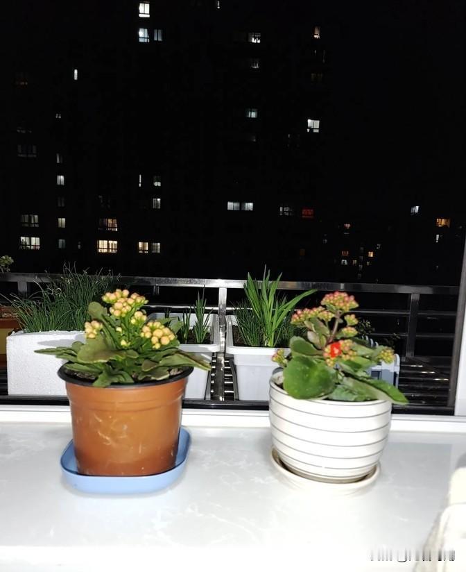 小王在车间干活的同时还准备考研，这小伙子今年23岁，挺拼的。11月22日考完试，