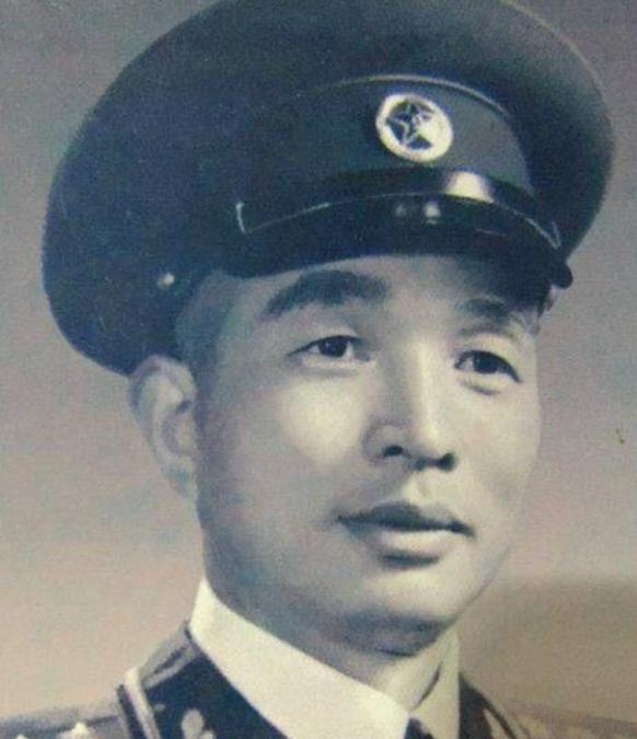1953年8月，时任中国驻印大使馆的首席武官朱开印回国述职，因为中印两国尚未开通