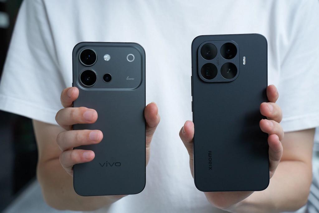 这几天手机圈有个特别反常的事儿：OPPO、vivo、小米、荣耀这四家老对手，竟然