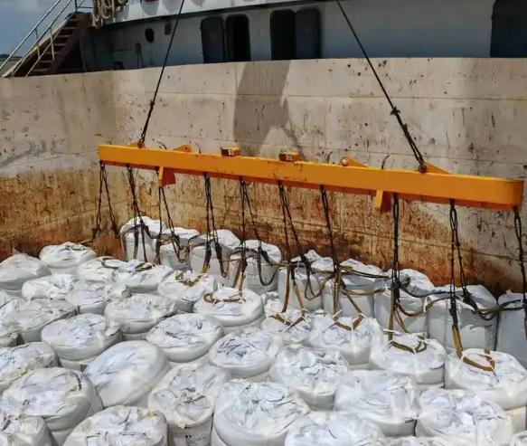 最近农业圈热闹得不行——印度、菲律宾一个劲儿找中国要化肥，急得跟热锅上的蚂蚁似的