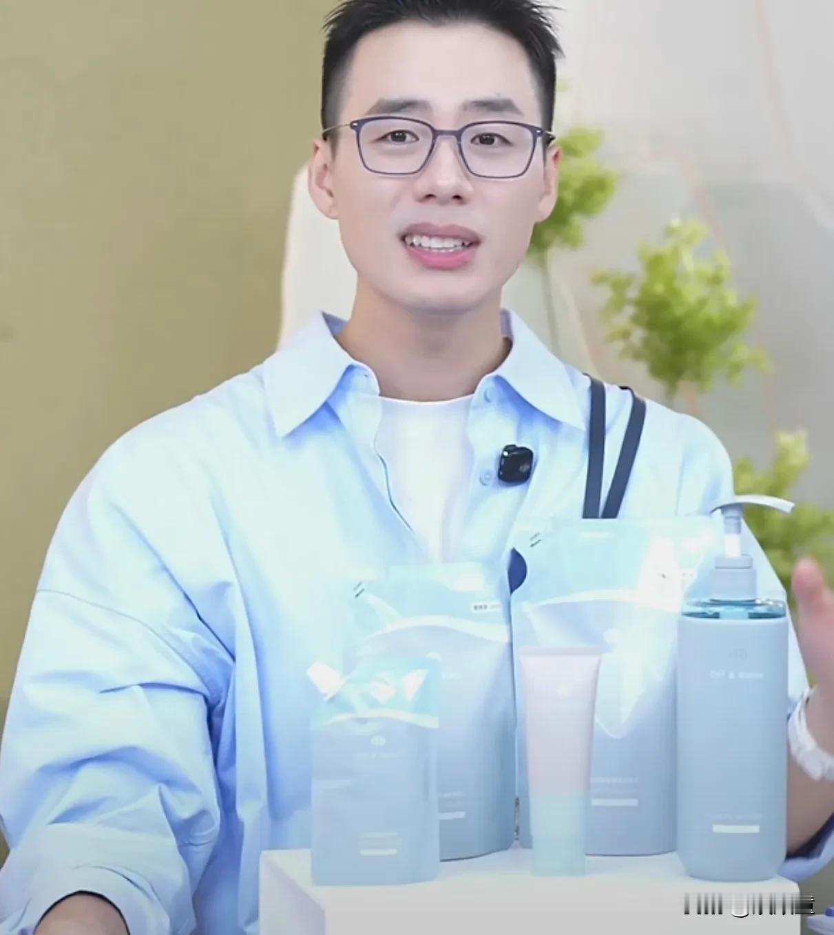 没有对比就看不出差距！不怪顿顿对卖化妆品特别自信，他本人而言，的确有条件！昨