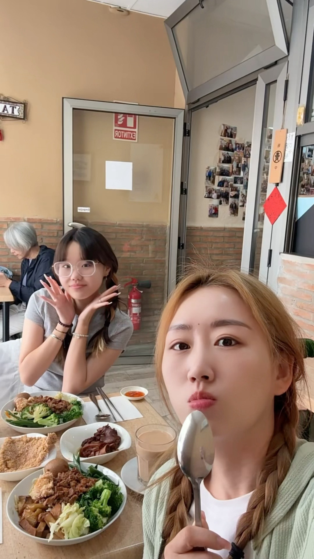 一想到瓦伦的台湾大福卤肉饭我就饿了…上次去大福吃饭，到现在还一直念念不忘。点了卤