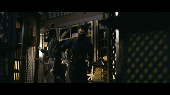 丁禹兮怎么摘下面巾更好看了丁禹兮半遮面氛围感遮面时靠眼神传递情绪，高眉骨显立体