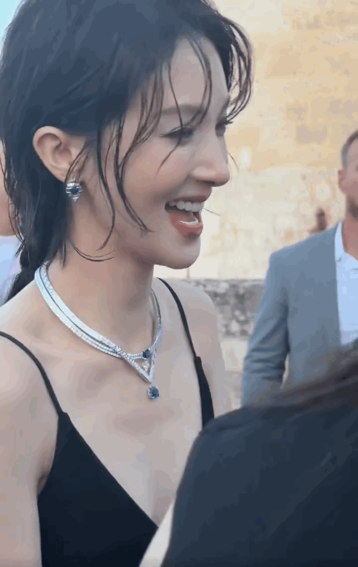 金晨的坦诚比起胸前无肉可美多了比起内娱那些时平时满的女明星金晨自始至终都对观