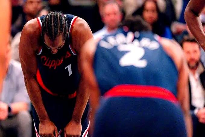 快船管理层这操作，真让人看不懂。当初西亚卡姆那事儿，猛龙都摆上货架了，就因为