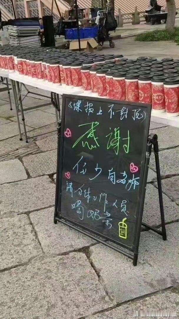 任少白少爷又请客了，谍报预约量马上破100万了，这任少白很猛啊！谍报上不封顶​