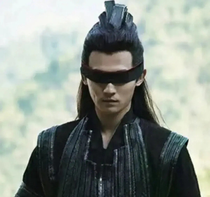 《庆余年》五竹蒙眼和不蒙眼区别太大了，只能凭一个酒窝认出了这是五竹叔！！