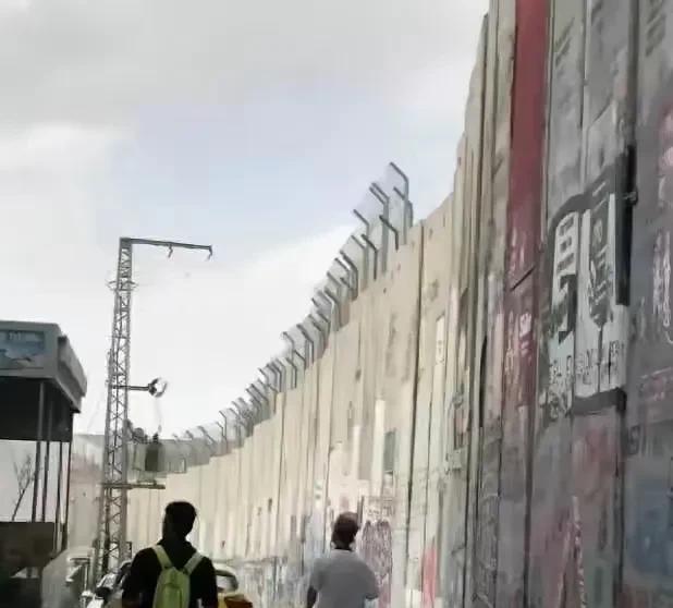 高手在民间，主意高大全！很多人去给伊朗出主意，要用“声东击西”计谋，不要去炸以