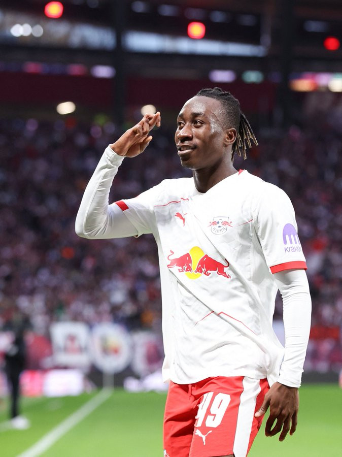 杨迪奥曼德谈及转会绯闻人们都说利物浦是我梦想的俱乐部。首先那是我父亲最喜欢的俱乐