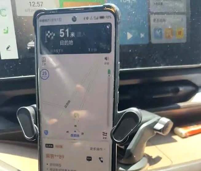 流水两万剩三千还敢叫劳逸结合？网约车圈出怪事了。方向盘一握就是十四个
