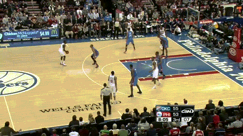 就一招，年轻霍勒迪把威少过个干净。