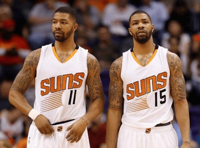 卧龙凤雏兄弟俩，莫里斯兄弟喝醉后上场打球，眼睛里三个篮筐，就这样还想寻求继续打N