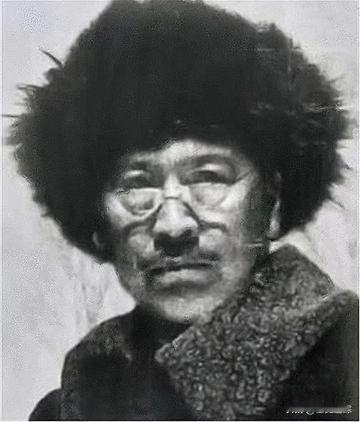 1932年，抗联将领王德林去大地主戴万龄家募捐时，戴万龄突然叫出200多