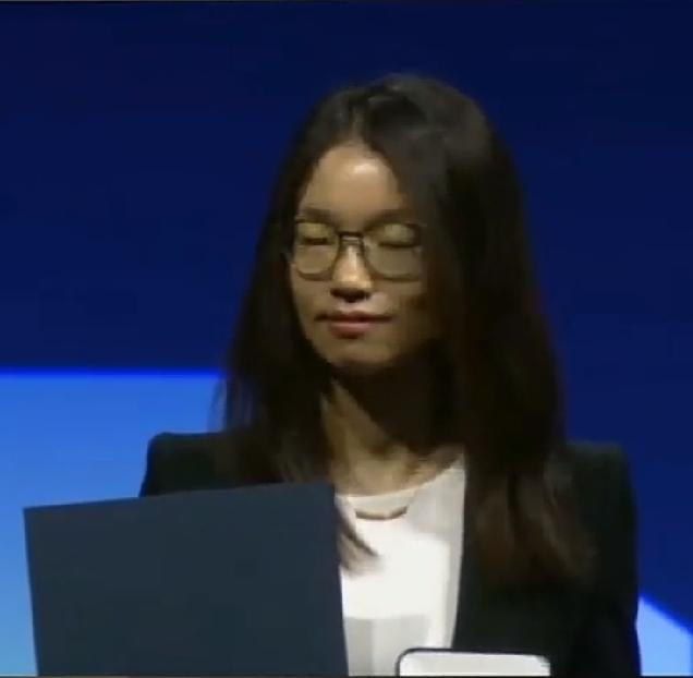历史性一刻！广西数学家王虹斩获菲尔兹奖！北京时间7月23日，2026年国际