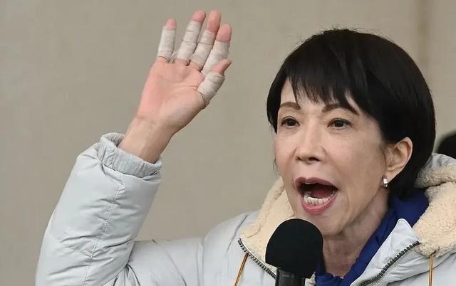 崩盘开始了！高市早苗的手废了，日本的国运也跟着瘫痪了！4小时的秘密治疗，直接撕开