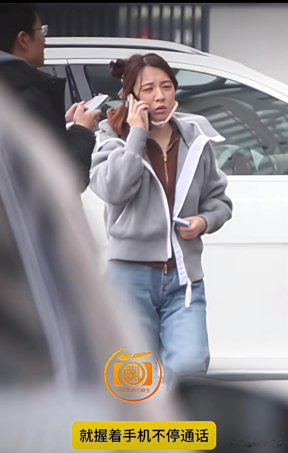 就问问你们能接受你们的女神不修边幅在马路上抽烟吗？