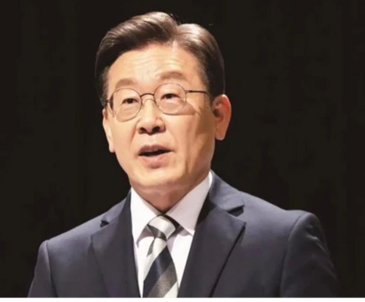 李在明拿到2026年第一张访华门票！李在明将在1月4日，26年第一个工作日开启访