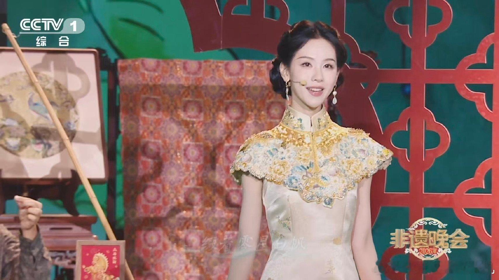 2000多小时织就的云锦旗袍有多美陈都灵这次的造型真的太贴合她了，江南园林非遗