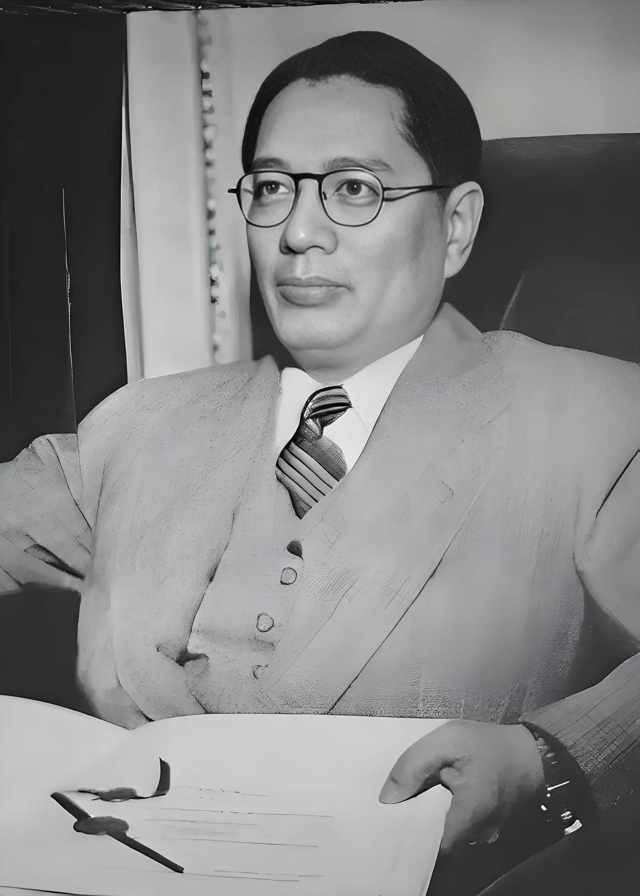 你敢相信吗？一块鸡肉，竟要了民国财神的命！1971年，77岁的宋子文在纽约中餐厅