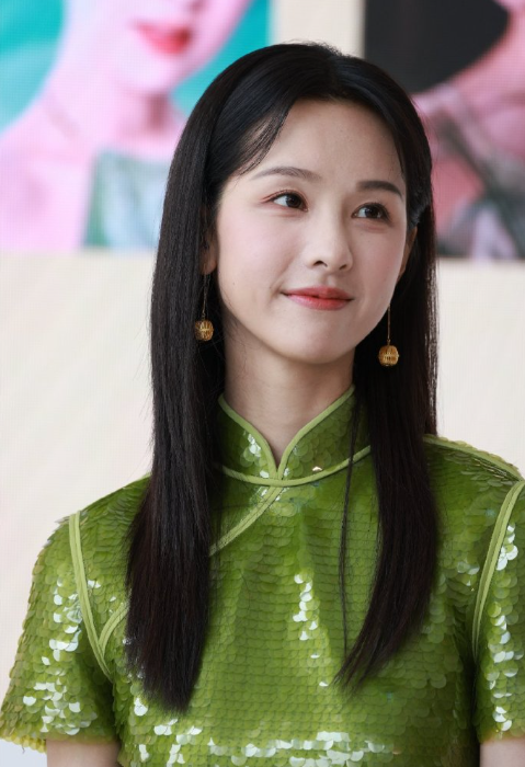 陈都灵这气质，不愧是学霸型知性美女​​​