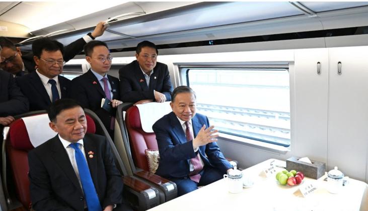 抄不了中国的“土地财政”，越南产生大胆想法！砸2800亿美元搞基建，越南领导人更