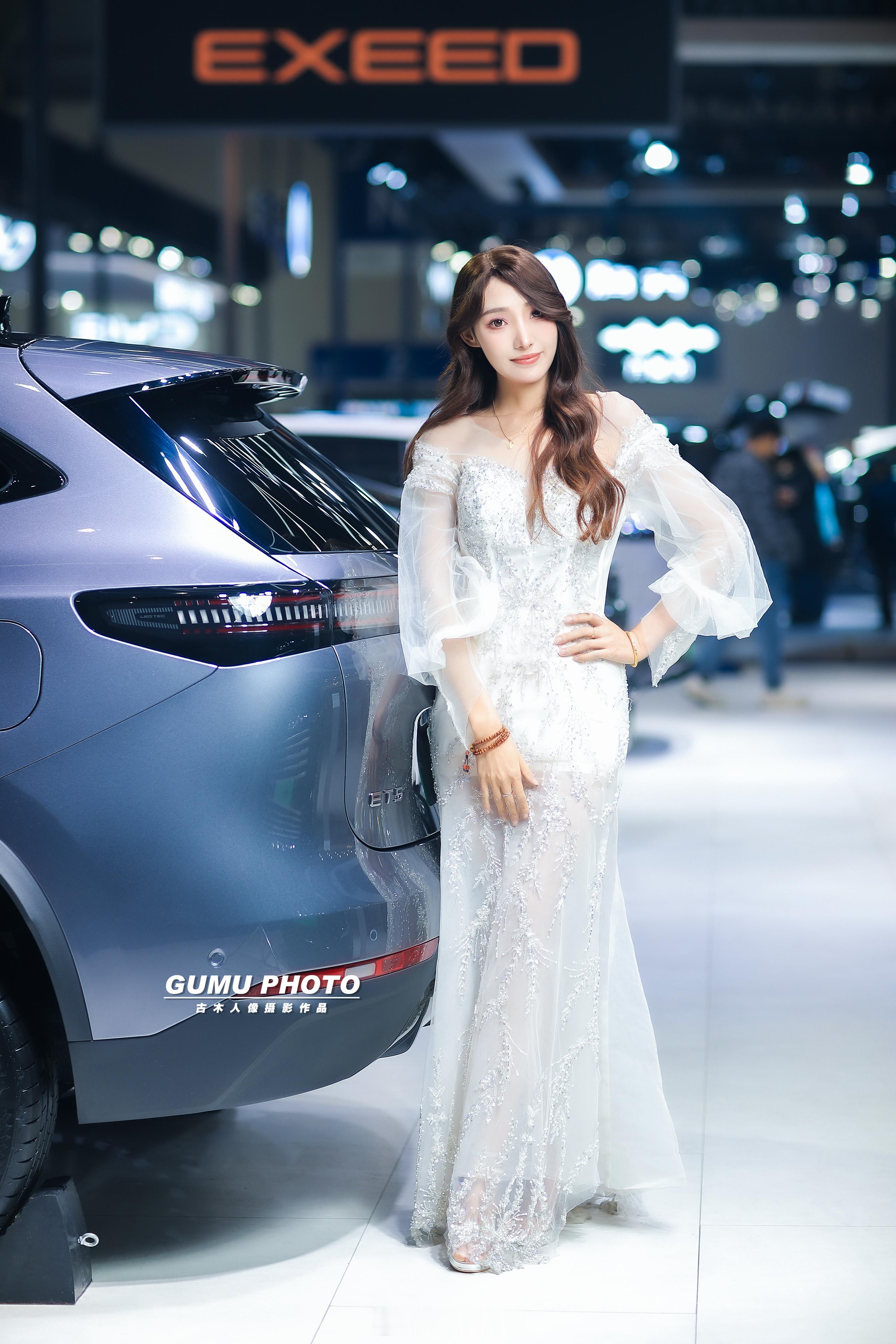 2025重庆汽车消费节星途展台模特小姐姐2025重庆汽车消费节