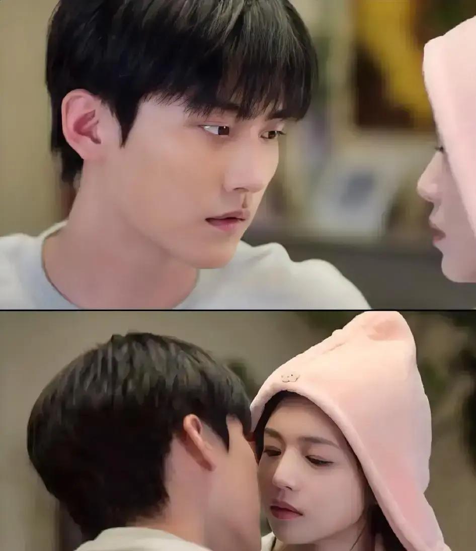 新剧一播，弹幕直接笑疯：周柯宇狂吻陈妍希，耳朵红成信号灯，网友狂刷“为了热搜连耳