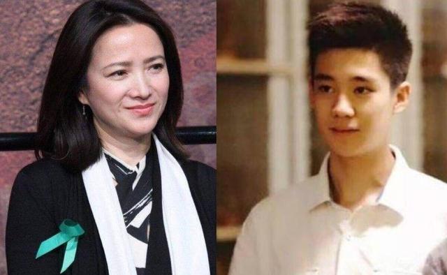 他走出自己的星途第一步时，人们总会提起那轮明月——母亲何晴，曾照亮多少人的荧幕旧