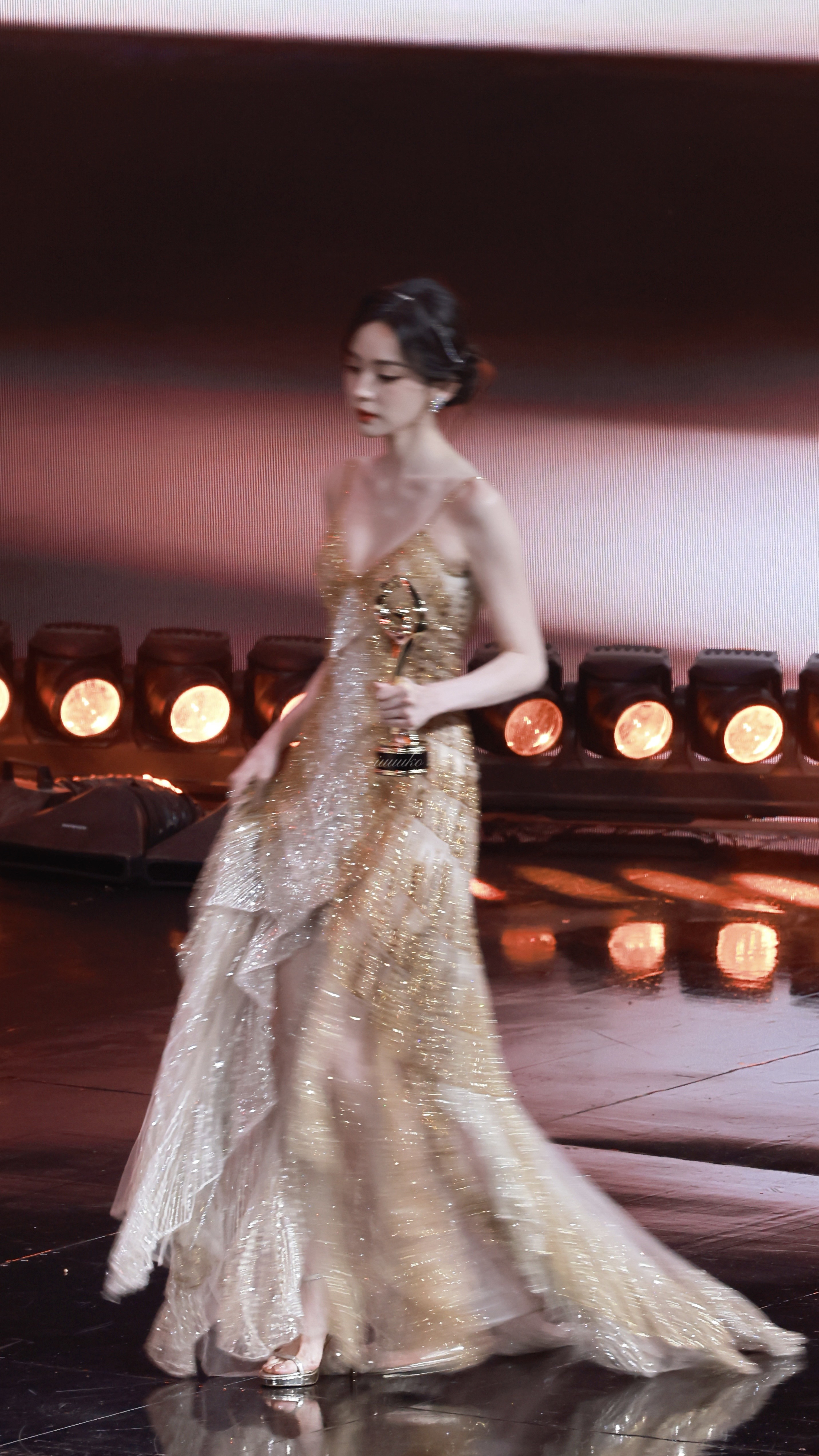 嗑颜bot春节刷到宝了娜扎浮光跃金