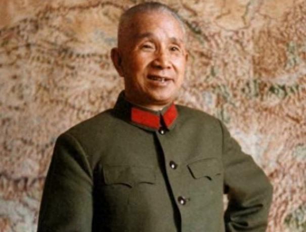 1975年叶剑英因担忧部队现状请粟裕前去调研，粟裕实地走访后无奈表示他们的手伸不