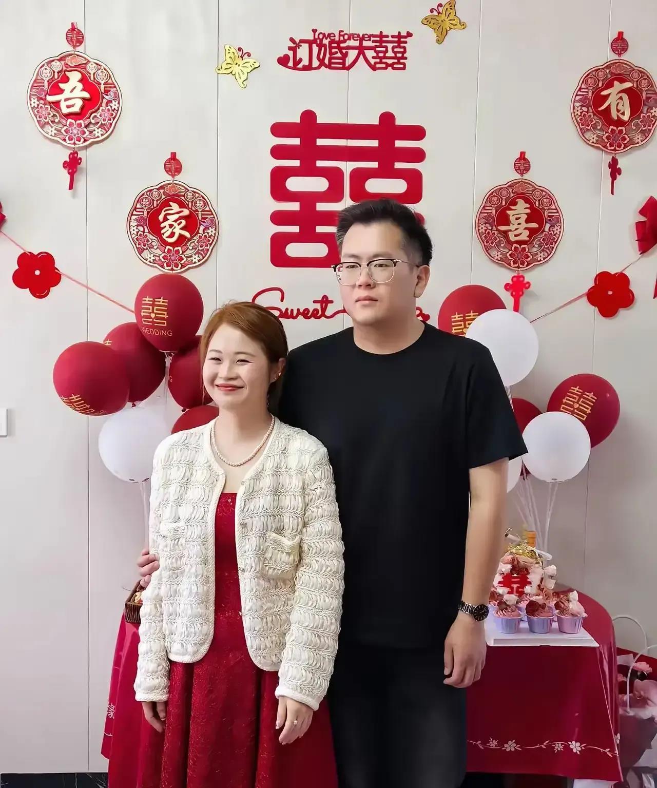 新郎你为什么不笑啊！是不爱笑吗？
