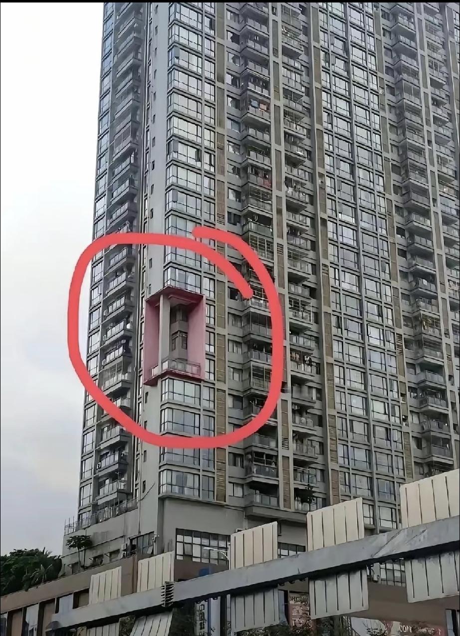 此三层为同一业主分别购入三套打通改造的吗？