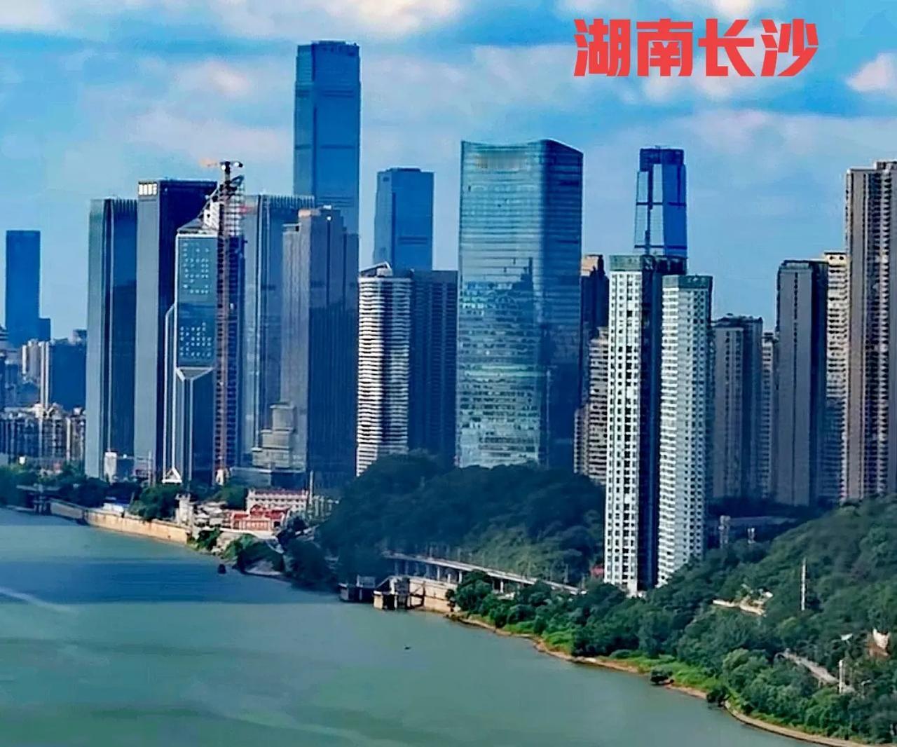 说实话，每个城市都有自己的方向和繁华，角度决定城市的繁华，那么这个城市就会越来越