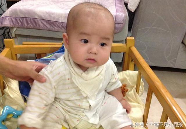 说了不能吃! 亲戚还给5个月宝宝大人食, 卡到脸发紫 妈妈摔门离去
